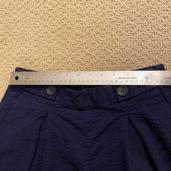 Banana Republic Button Pleated Short - Picture 4 of 4